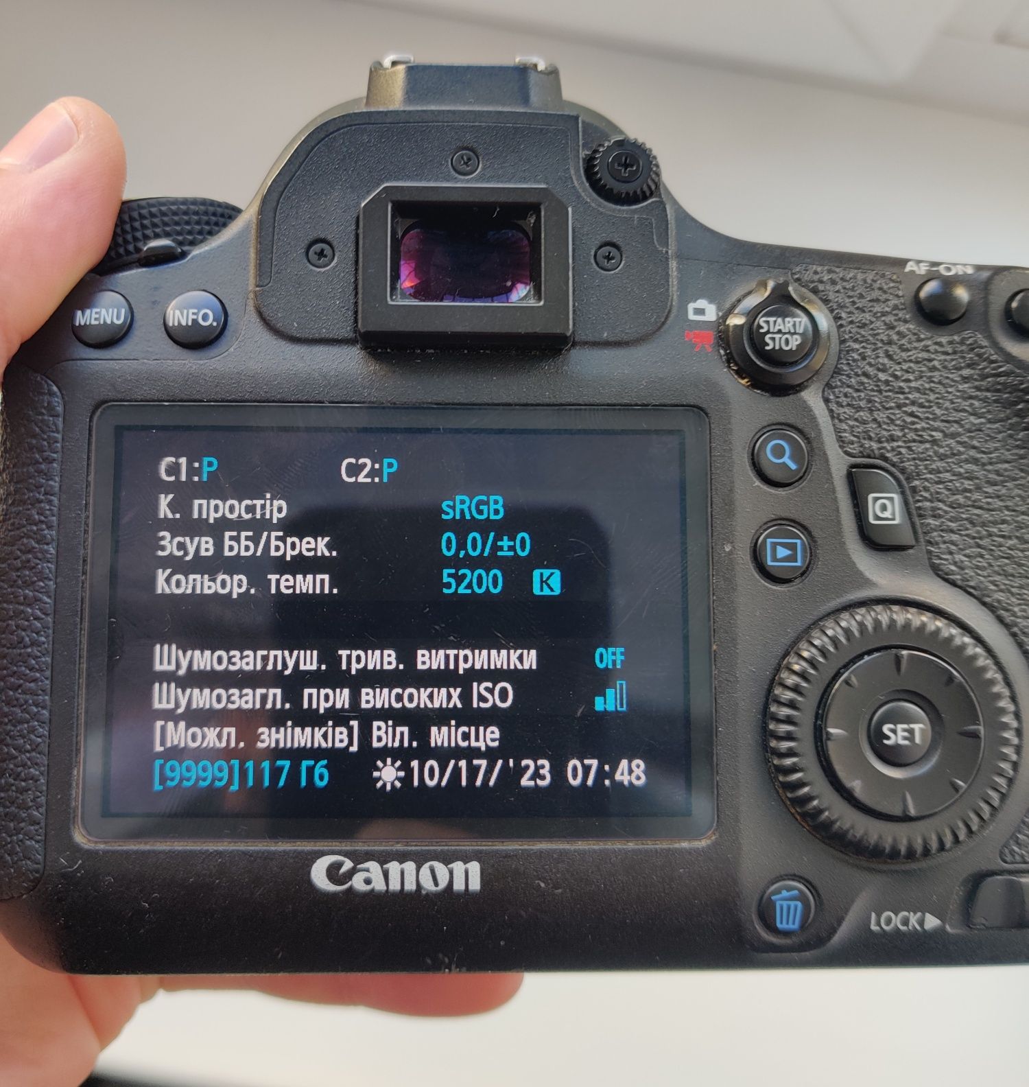 Фотоаппарат Canon 6 D 16000 кадрів дзеркальний повнокадровий