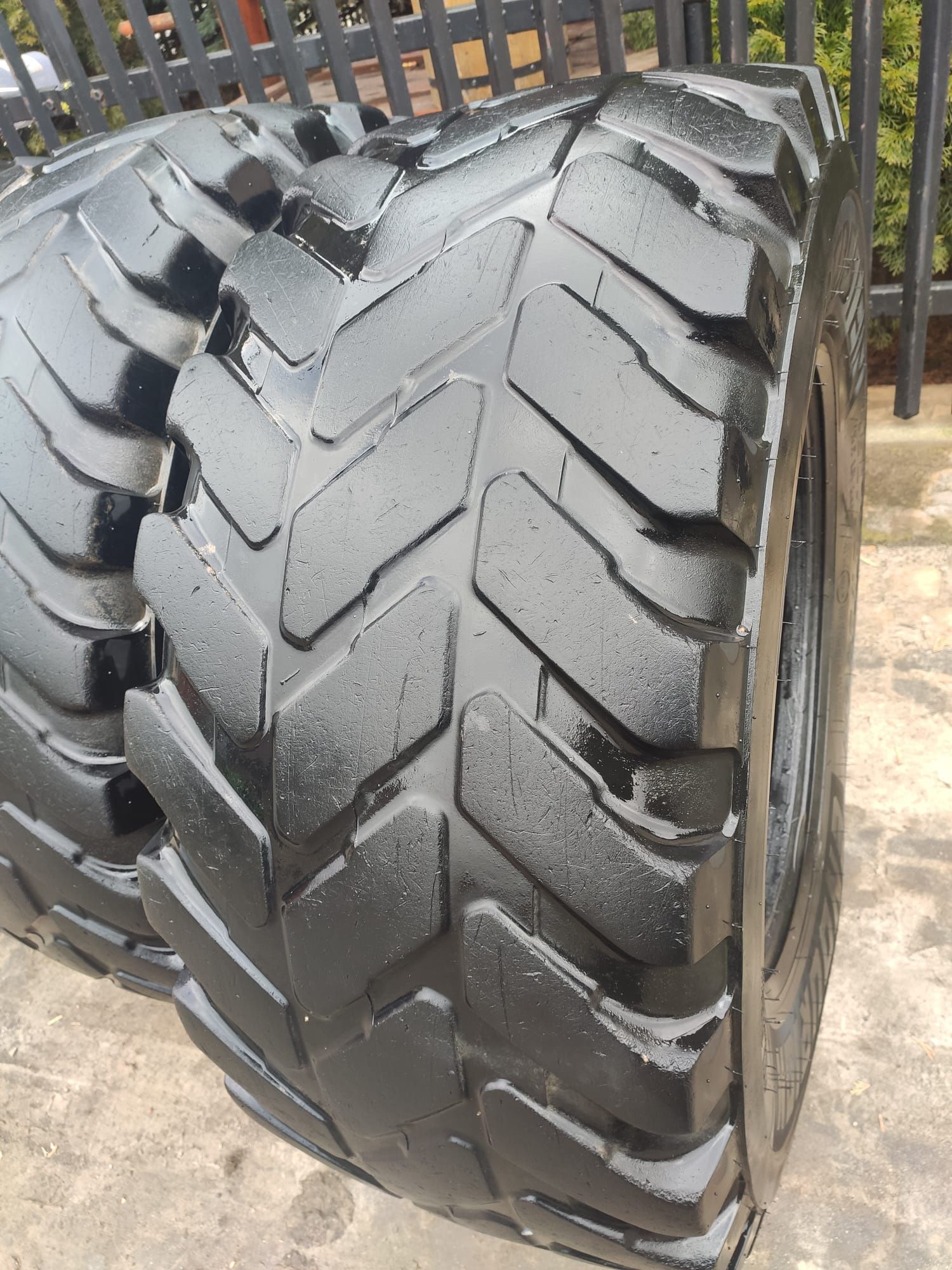 Opony vredestein 460/70 R24 2szt.