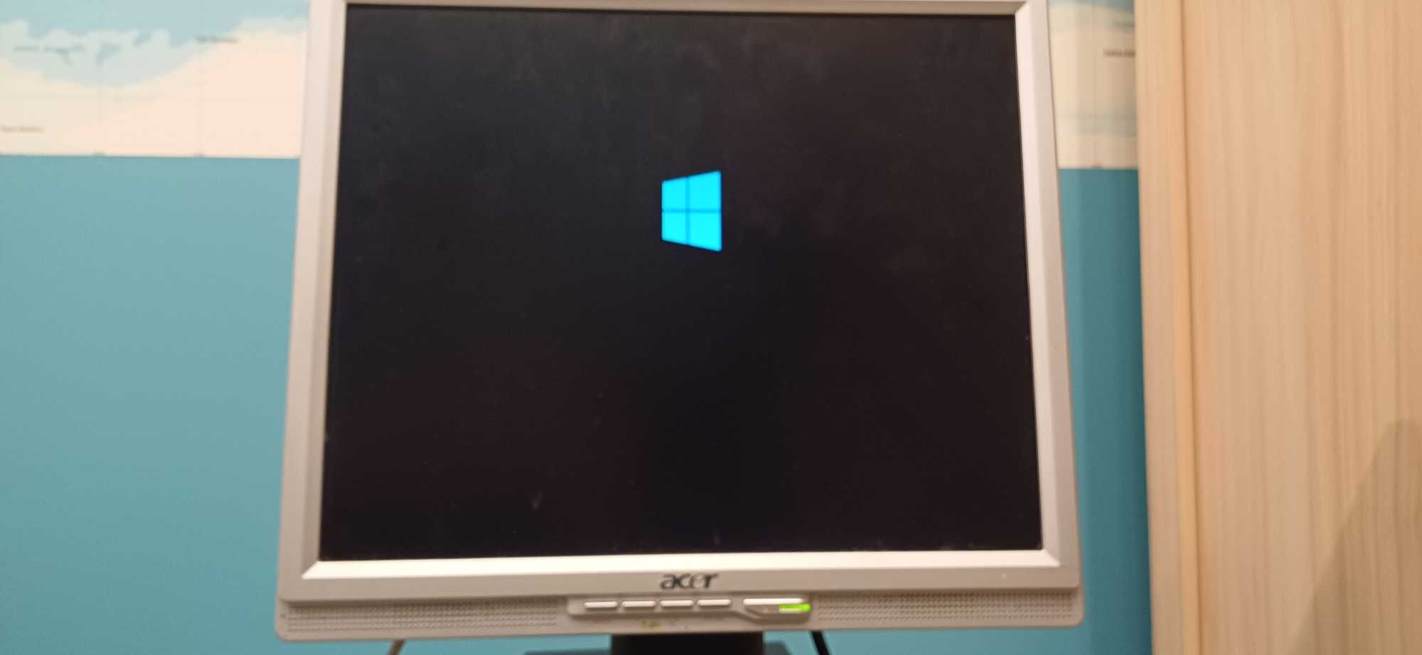Komputer - procesor AMD Phenom 4 GB RAM + Monitor + karta sieciowa zew