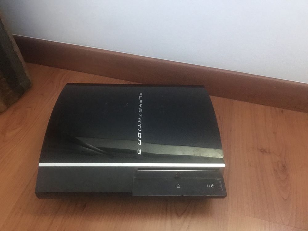 Consola Playstation3 com cabos