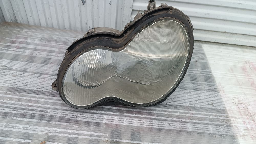 Vendo farol esquerdo de Mercedes C Class W 203 ano 2000