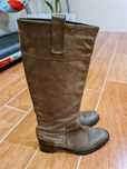 Vendo  botas em pele genuína  marca trothleman