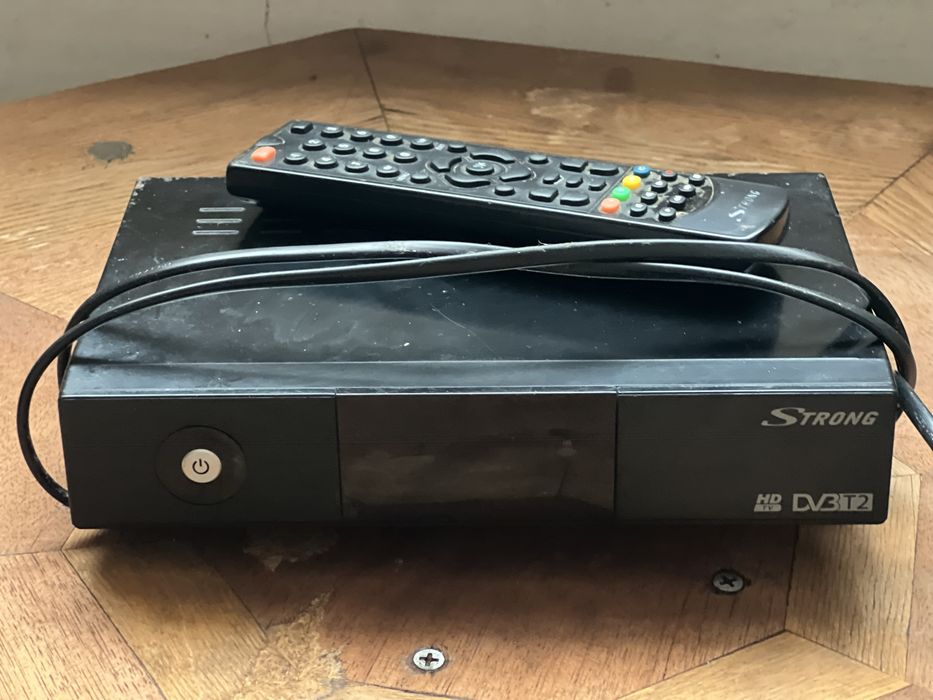 ТВ-тюнер DVB T2 Strong srt 8500