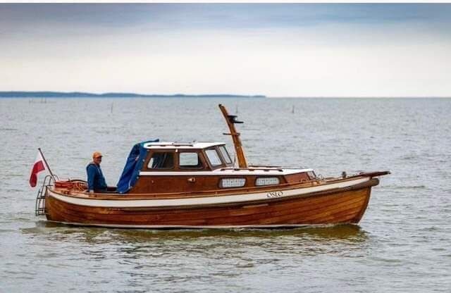 Sprzedam motorową drewnianą łódź