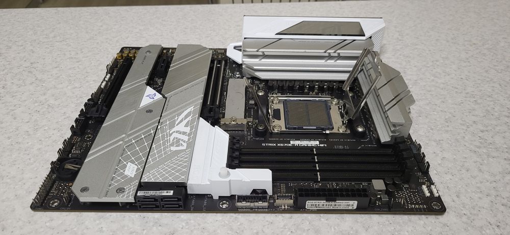 Материнська плата ASUS ROG STRIX X670E-A GAMING WIFI