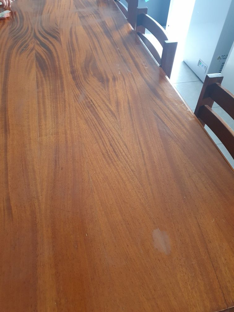 Mesa com 6 cadeiras