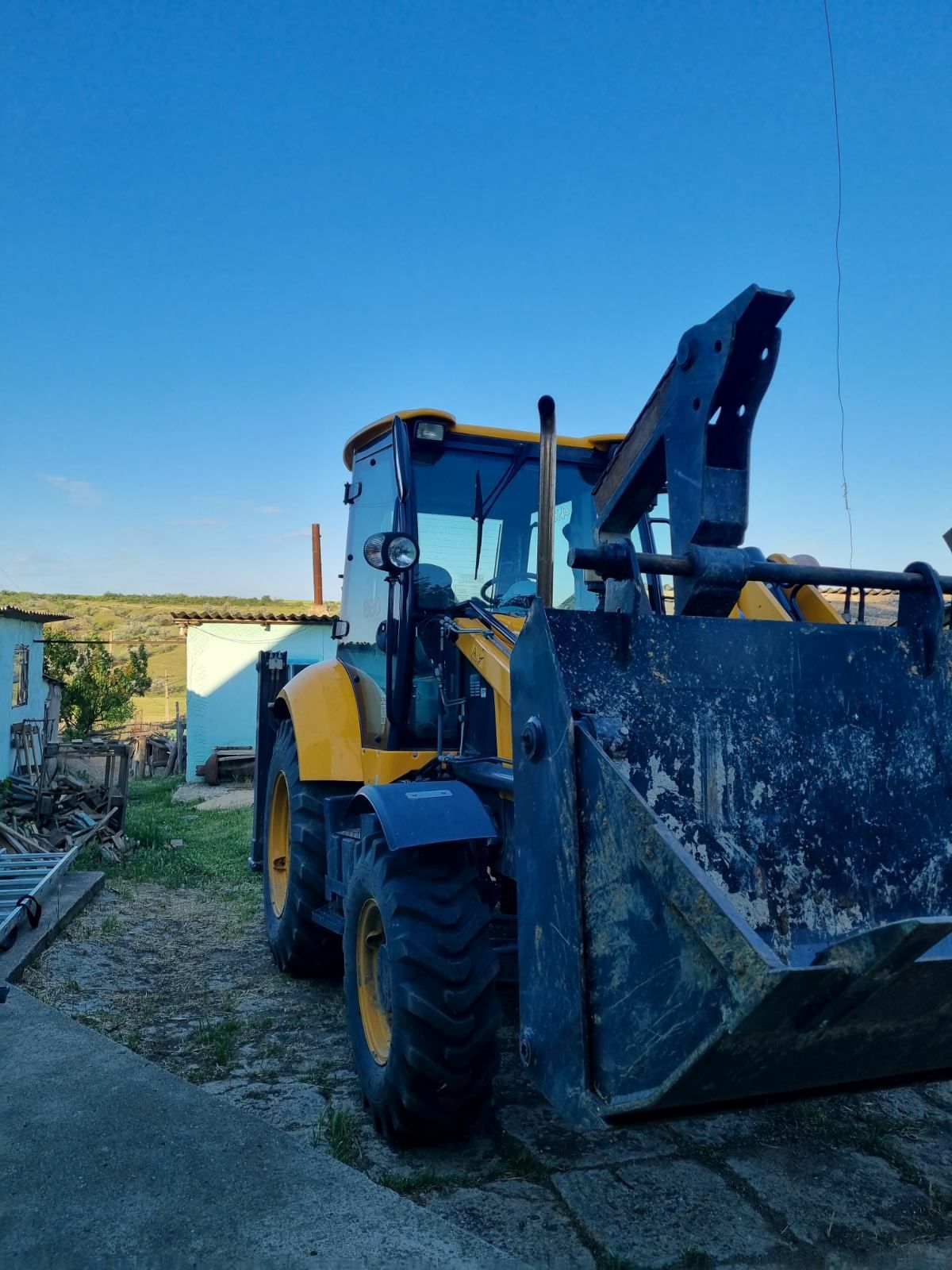 Екскаватор-навантажувач  TARSUS 880