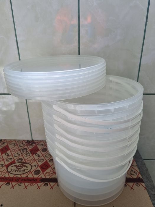 Продам ведро пластиковое 5л б/у.