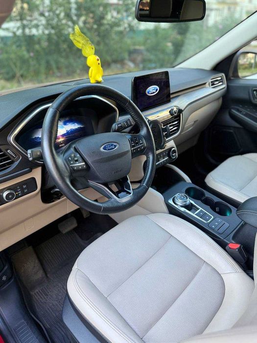 Ford Escape 2019 Titanium Hybrid 2.5L