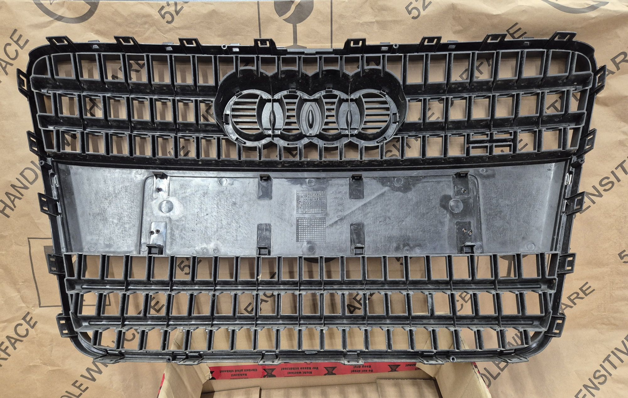 Решотка радиатора audi Q7 4L. Ришітка ауди Кю7