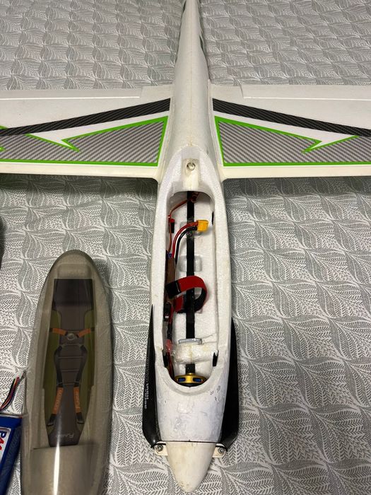 Sprzedam model szybowca-motoszybowca z silnikiem