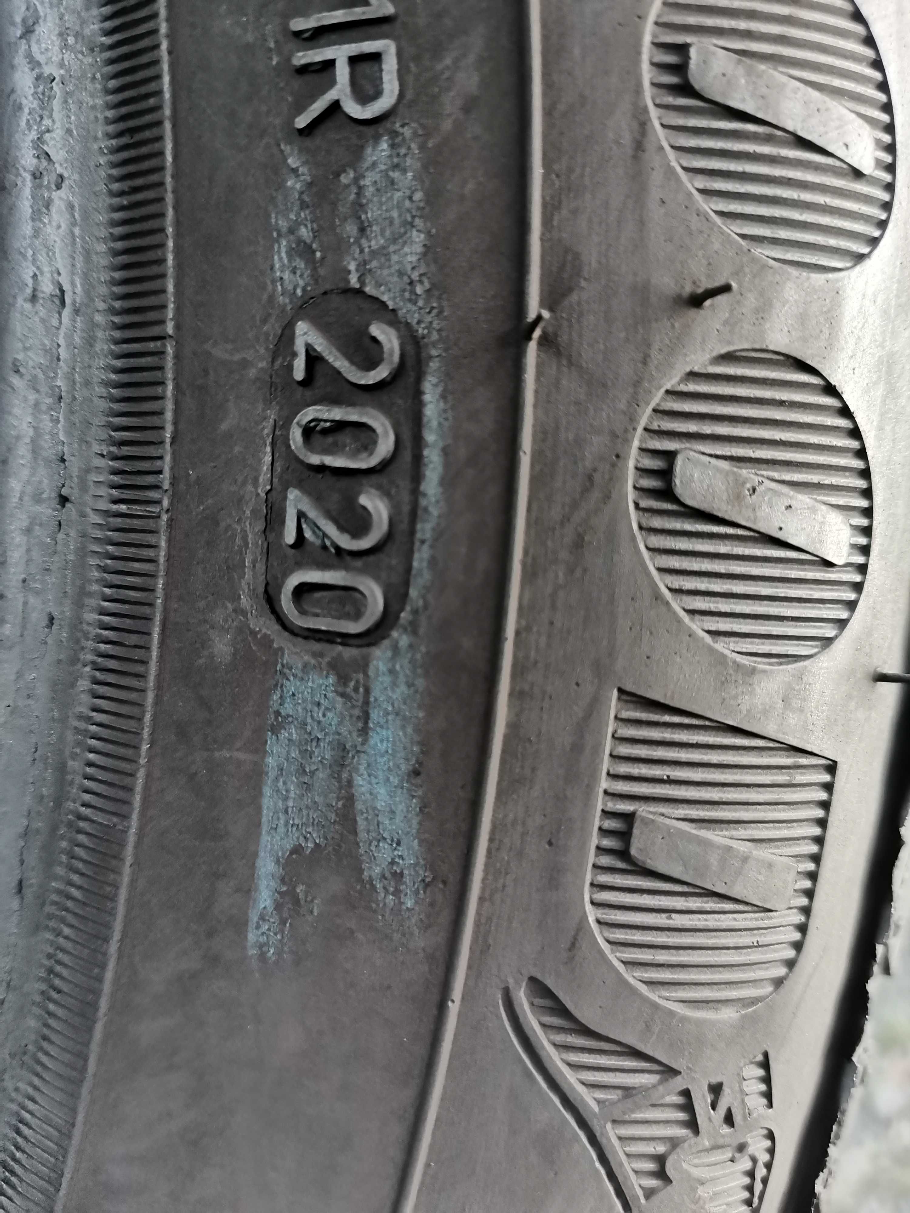 wielosezon Goodyear 215/55/17 z 2020r 7mm 2szt