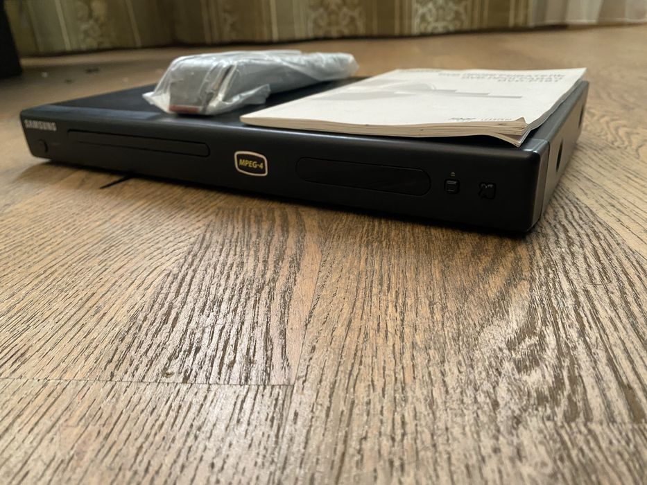 DVD-плеєр Samsung DVD-P181 (як новий, повний комплект)