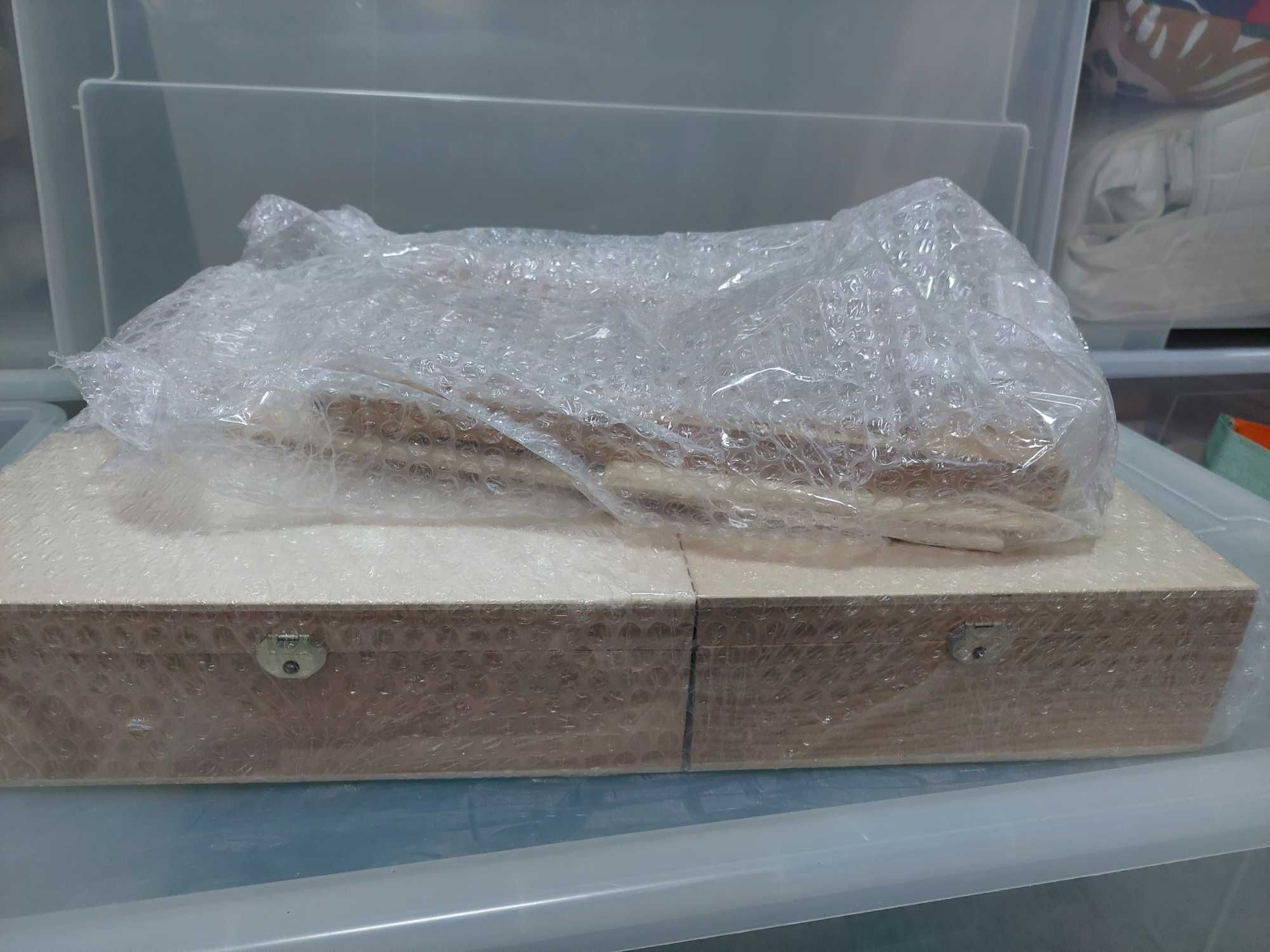 Vendo lote surpresa de peças de madeira para decorar. Novo.