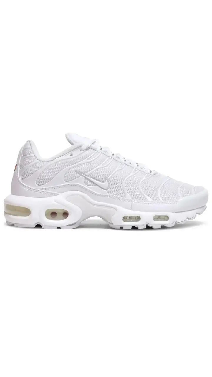 Кросівки Nike Air Max TN у різних кольорах.