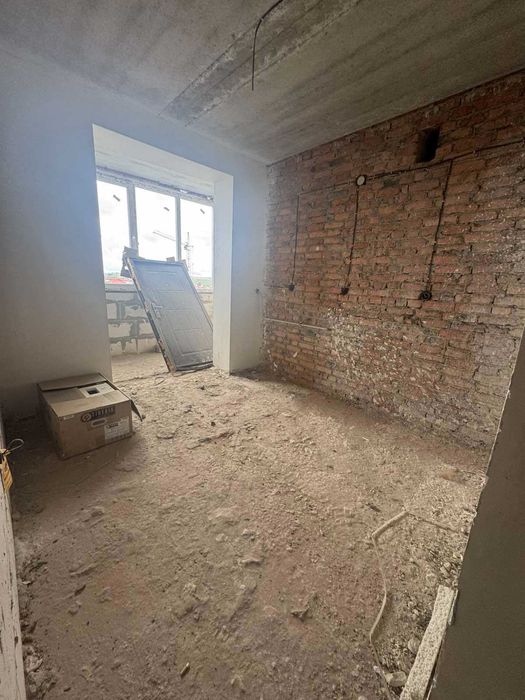 1к, новобудова біля парку і озера , мінімальне оформлення, поверх сер