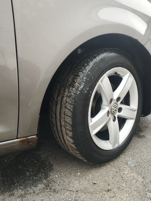 Volkswagen Touran,1.4 бенз автомат