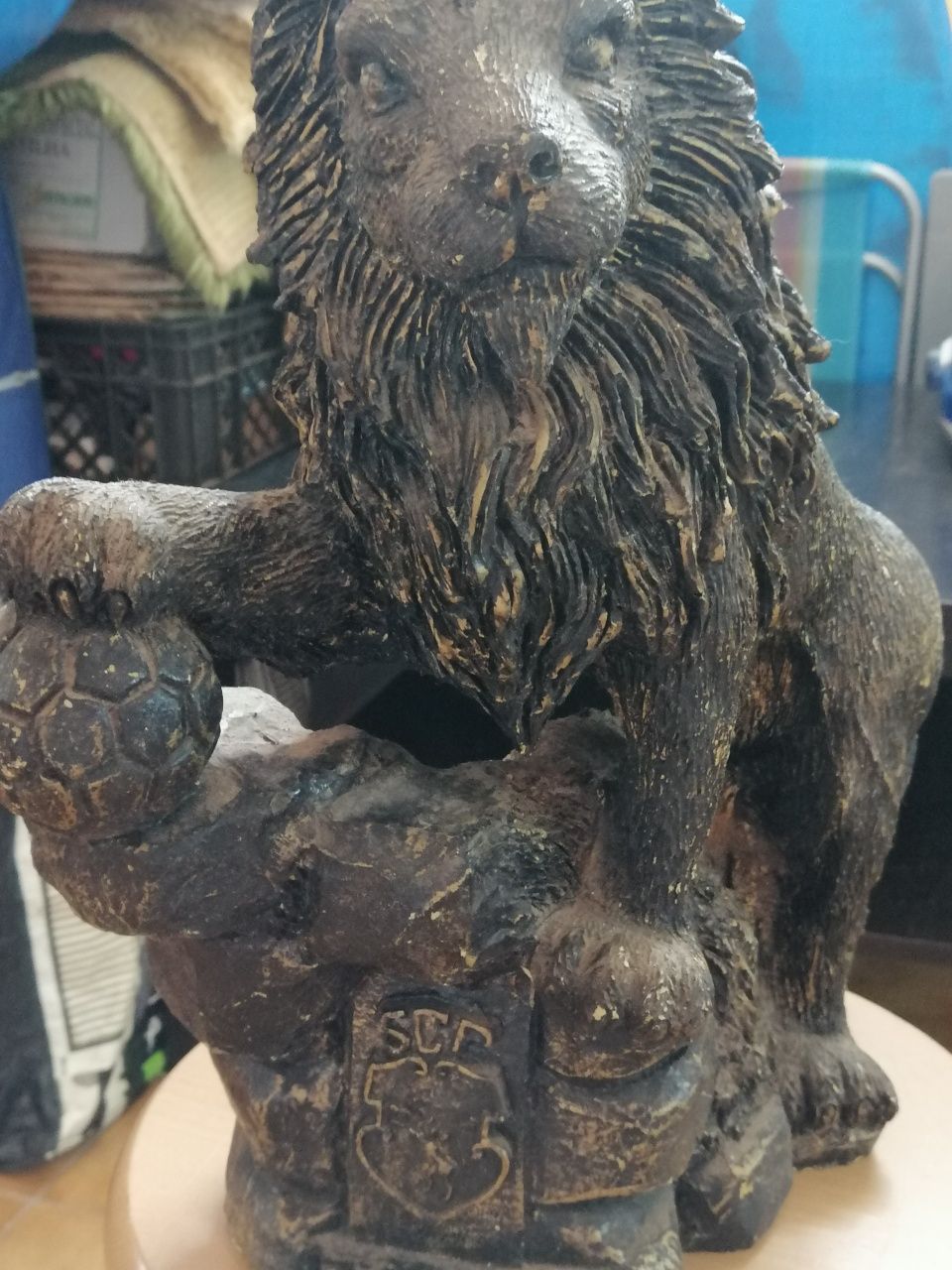 Estatueta tipo bronze leão SCP