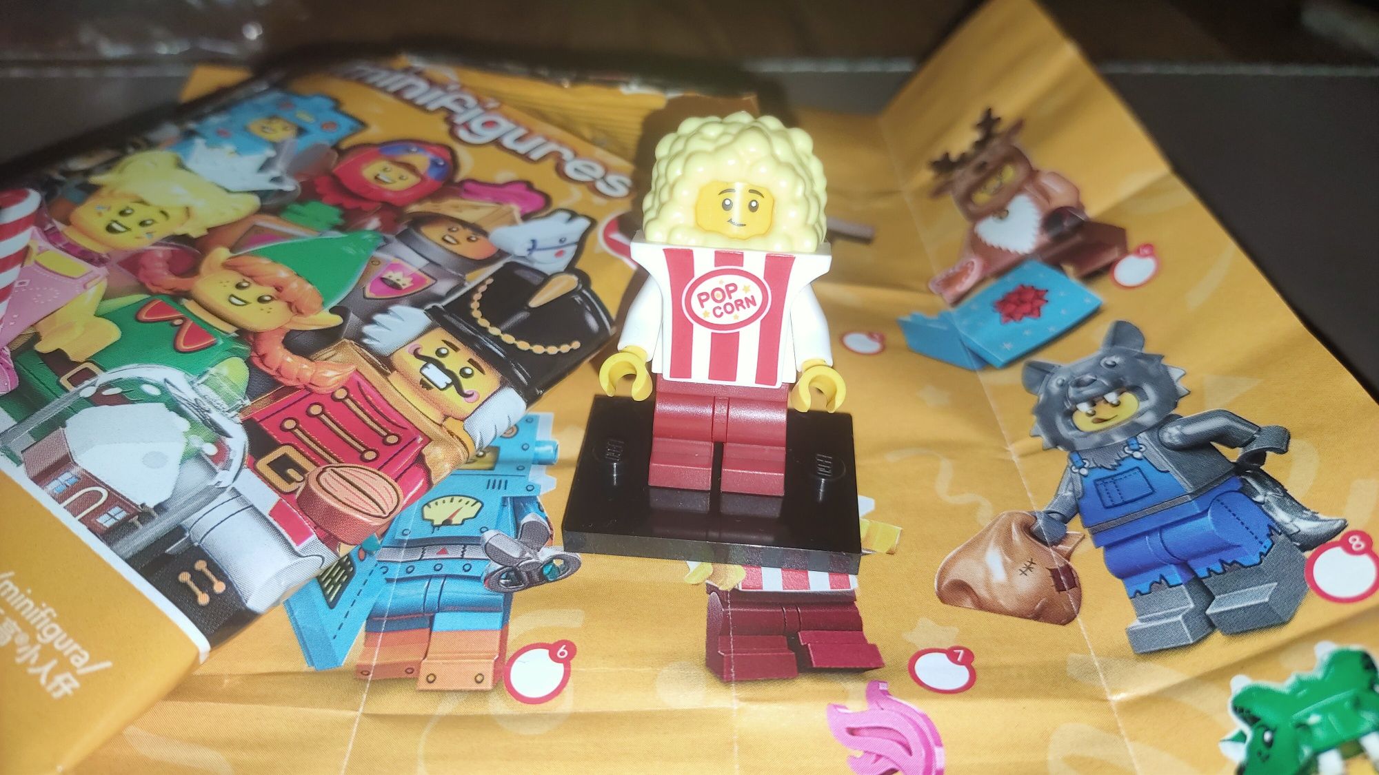 Lego minifigures z serii 23 Popcorn
