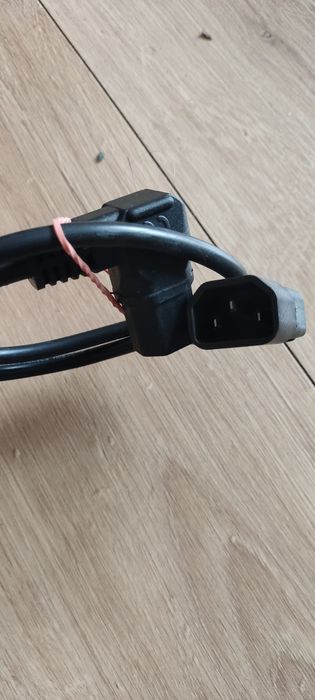 Kabel zasilający IEC C13–C14 kątowy (przedłużacz zasilania do serwerów