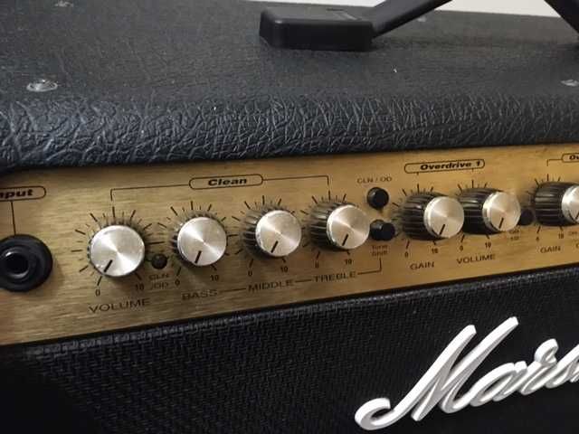 Amplificador de guitarra Marshall 100W Made in England valvulado