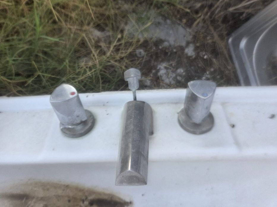 Conjunto de casa de banho bidé, sanita e lavatório