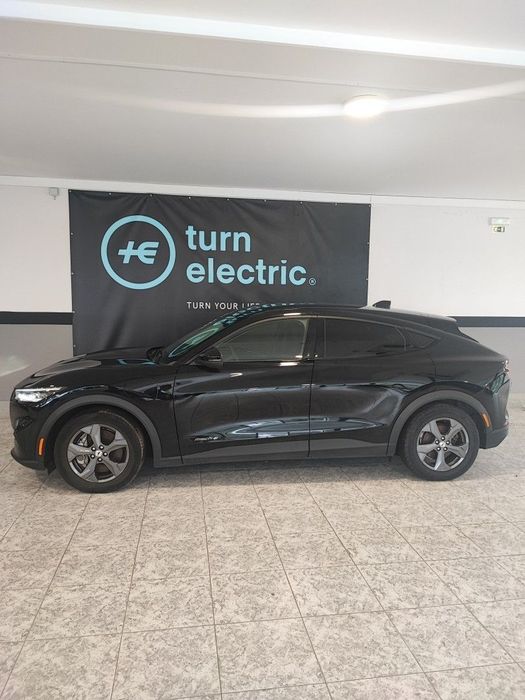 Ford Mustang Mach-E 75.7 kWh Base