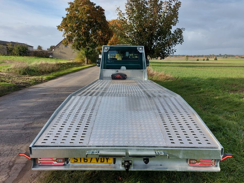 Zabudowa laweta pomoc drogowa najazd