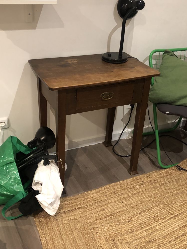 Mesa de madeira antiga