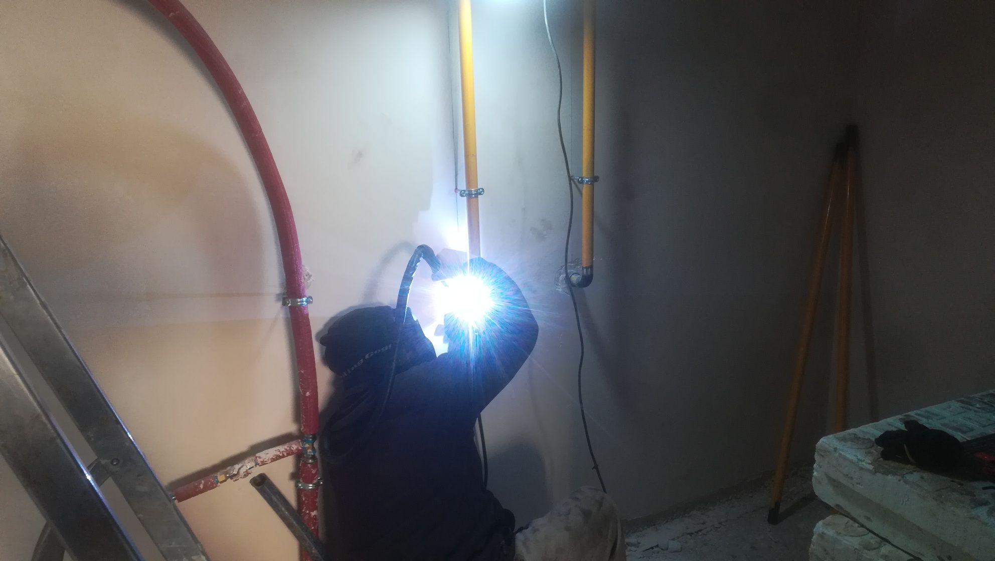 Przyłącza ,  sieci , wod-kan, gaz, elektryczne / Usługi minikoparka /