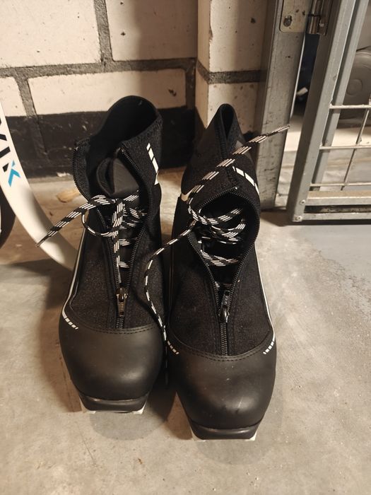 Zestaw Ivonik narty biegowe, buty i kijki