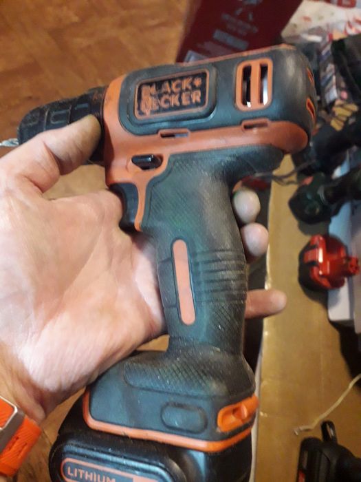 Шуруповёрт Black & Decker 12v,комплект,новые акумуляторы.