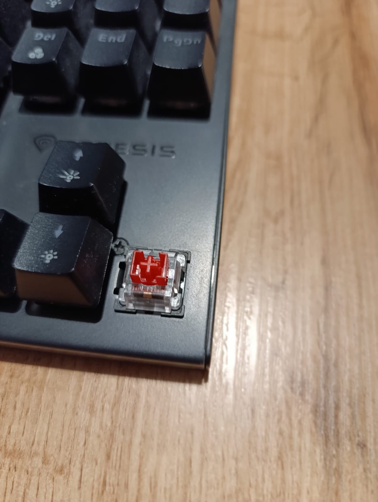 Genesis Thor 303 tkl RGB