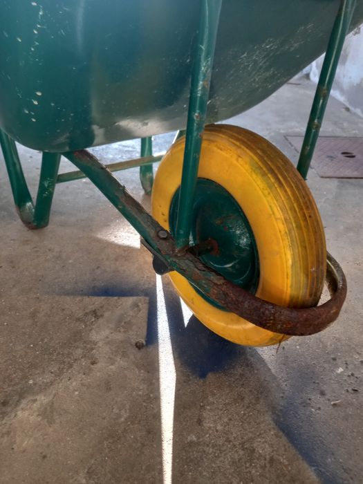 Carrinho-de-mão grande