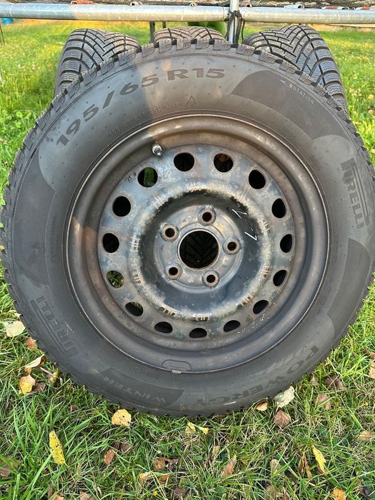 Opony zimowe Pirelli  z felgami komplet 4szt