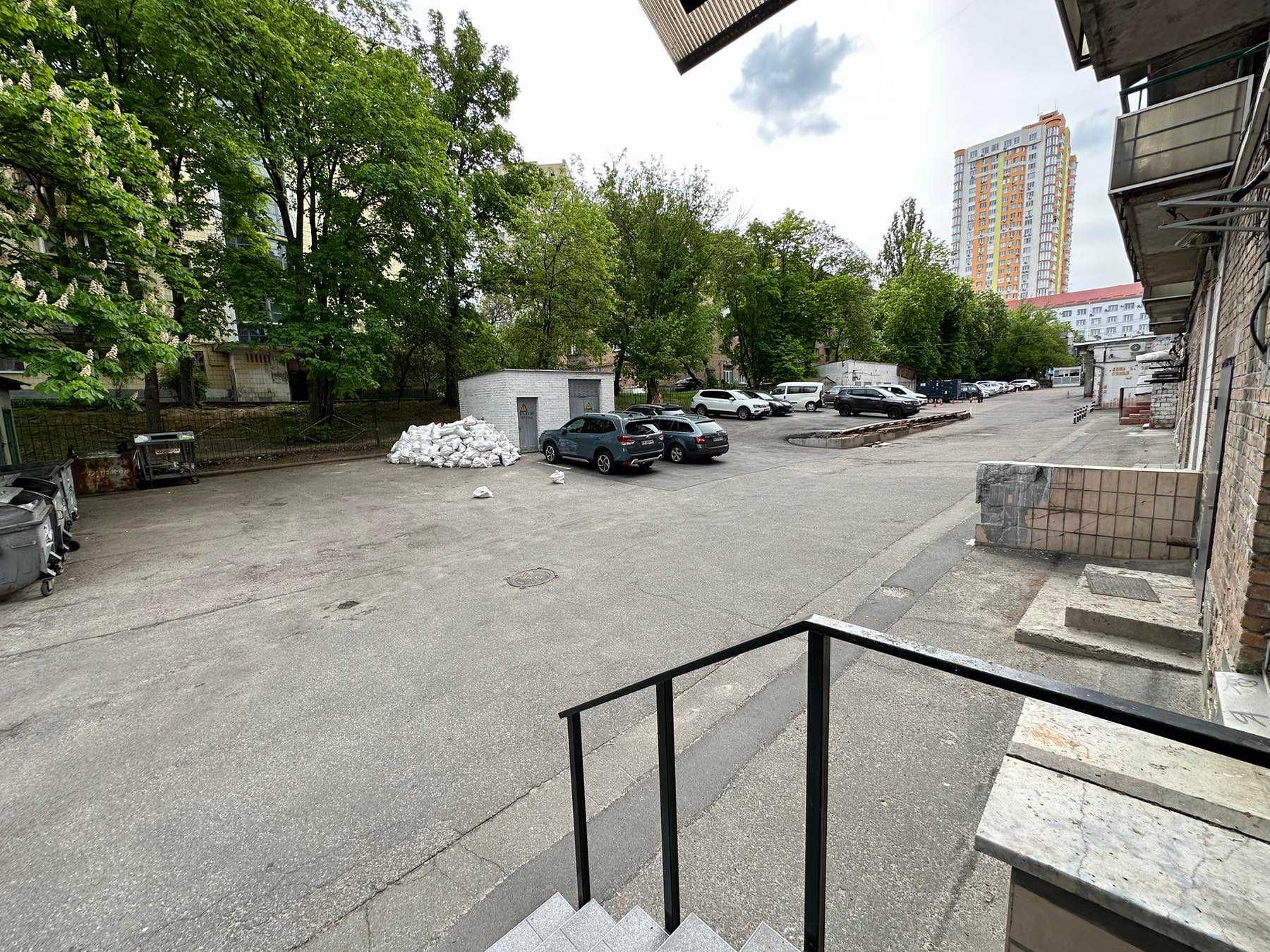 Оренда торгівельного фасадного приміщення 360 м кв