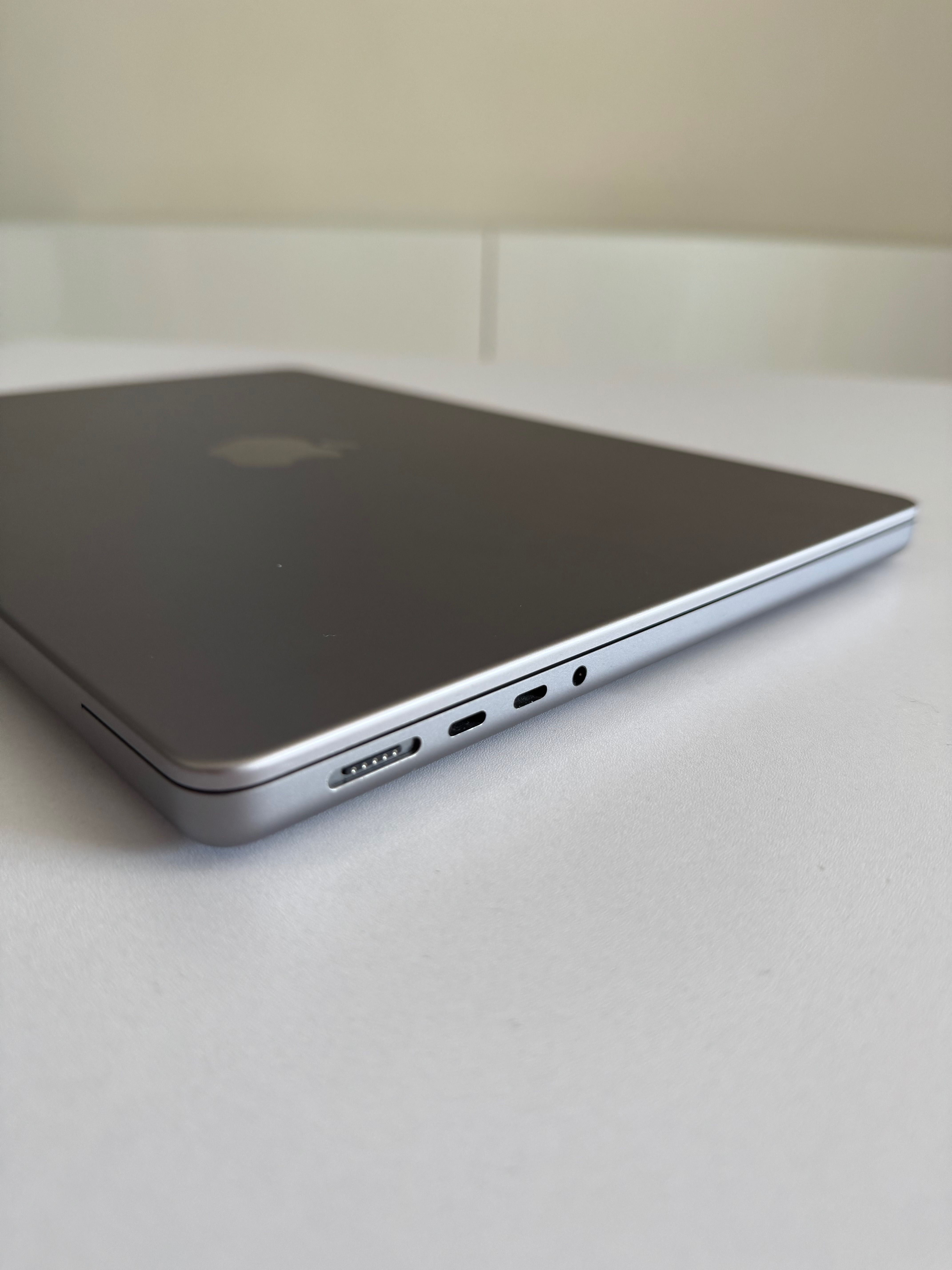 MacBook Pro 14" M1/16/512 iCloud lock