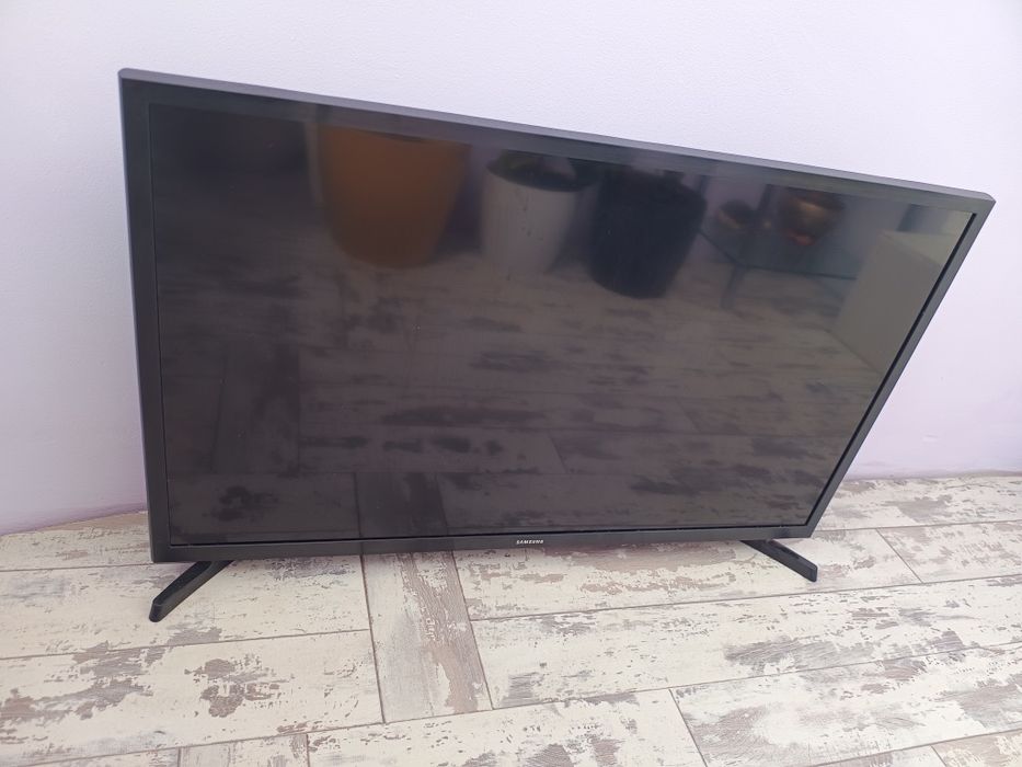 Телевізор Samsung 32" UE32T4500AUXUA