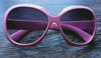Ciemne okulary przeciwsłoneczne dla dziewczynki