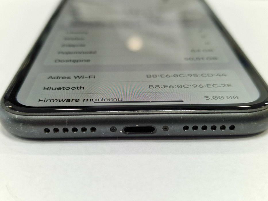 iPhone 11 64GB/ Black/ Bateria 82%/ Grade C/ +Ładowarka/ GW6MSC