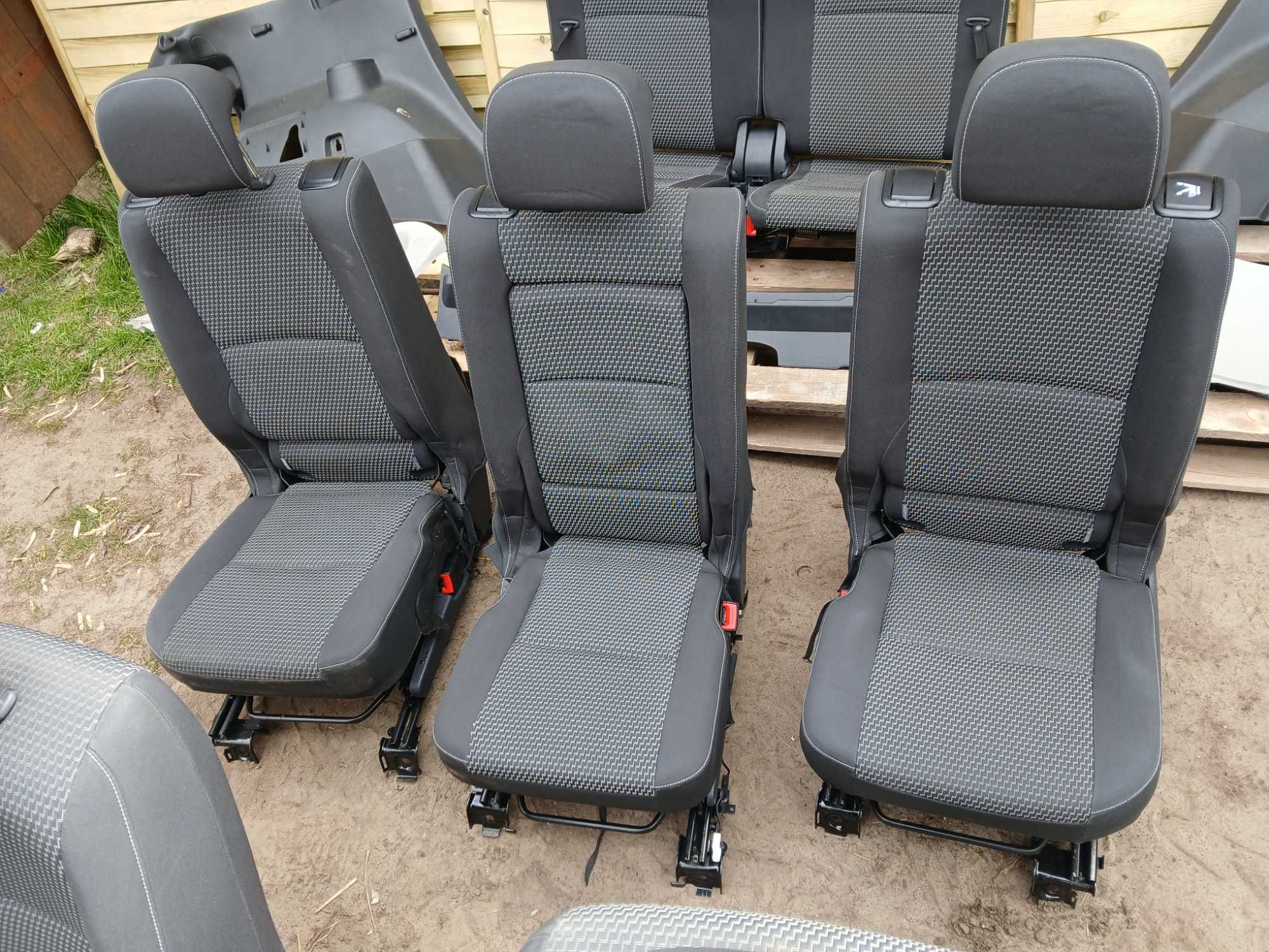Fotele siedzenia 7 osob przekladka van pasy itp Toyota Verso 09-18