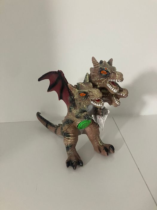 ORYGINALNY PREZENT! Trójgłowy smok z dźwiękiem!