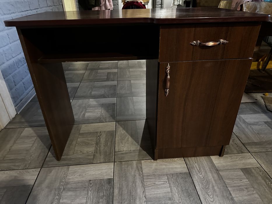 Продам стіл для навчання