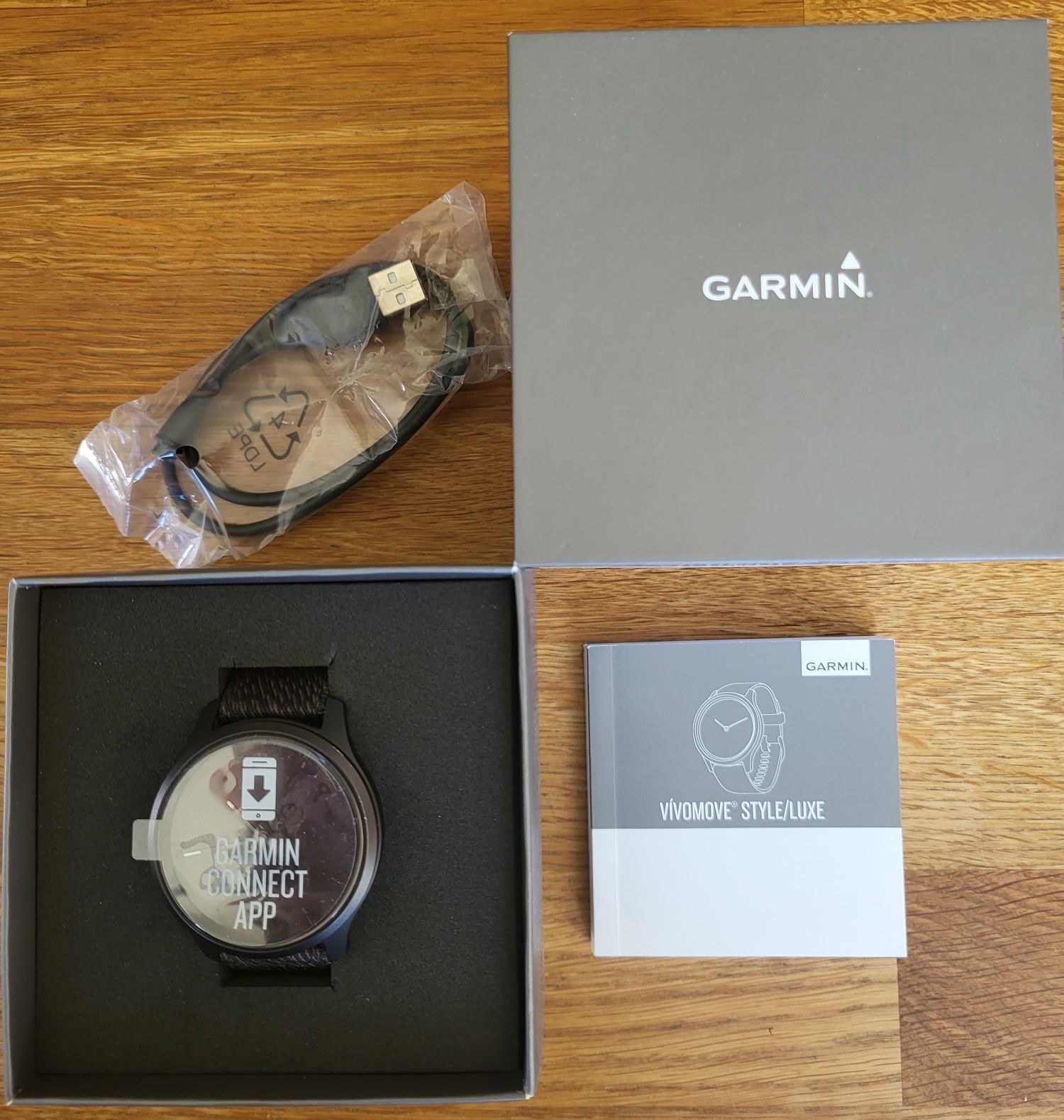 Zegarek sportowy GARMIN Vivomove Style Czarny