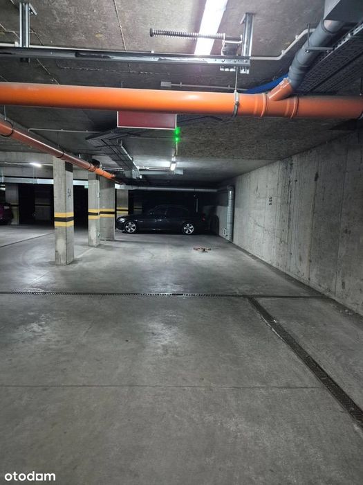 Miejsce postojowe 100 metrów do PKP Kilińskiego 35