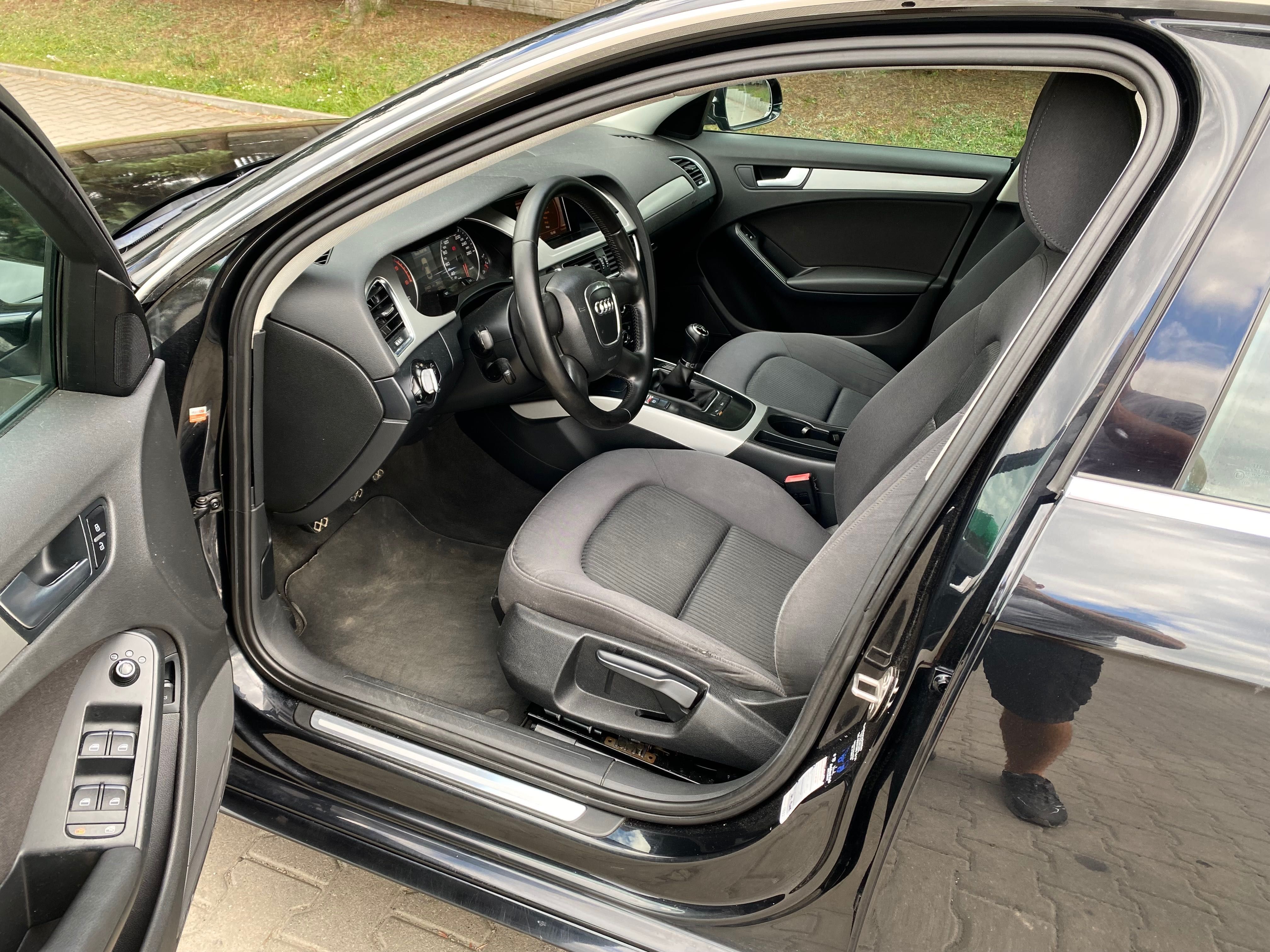 Audi A4 B8 sedan 2.0 TDI • 6 Biegów • LEDY •Xenon•alu 17•nowy rozrząd
