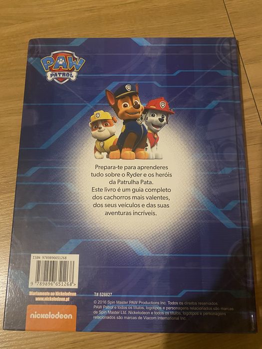Conjunto Patrulha Pata (camião, viaturas, bonecos, acessórios e livro)