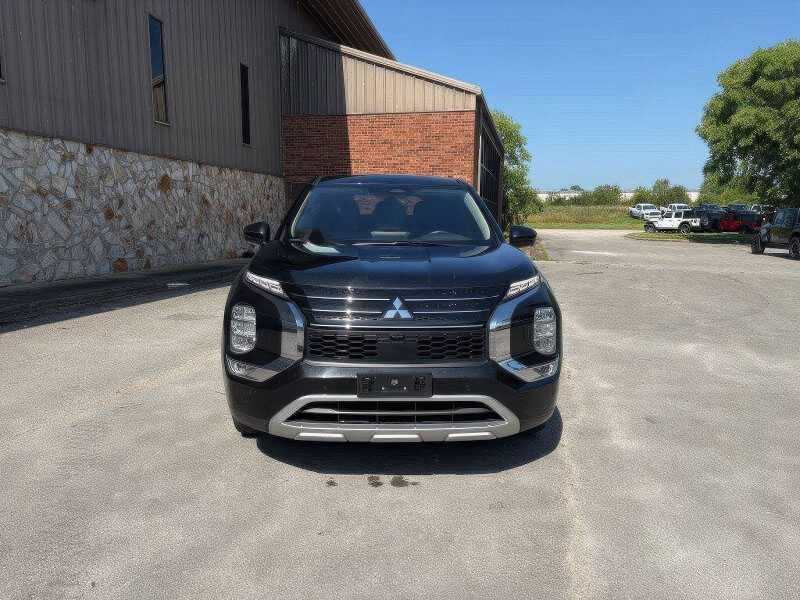 2023 Mitsubishi Outlander PHEV SE