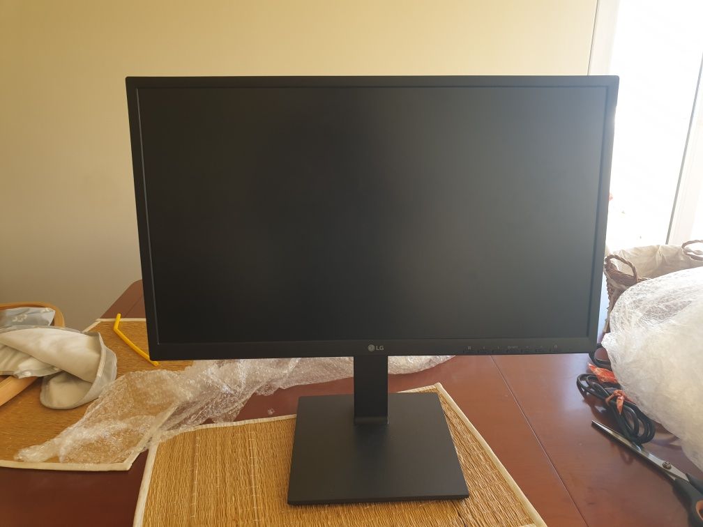 Monitor LG muito 60polegadas