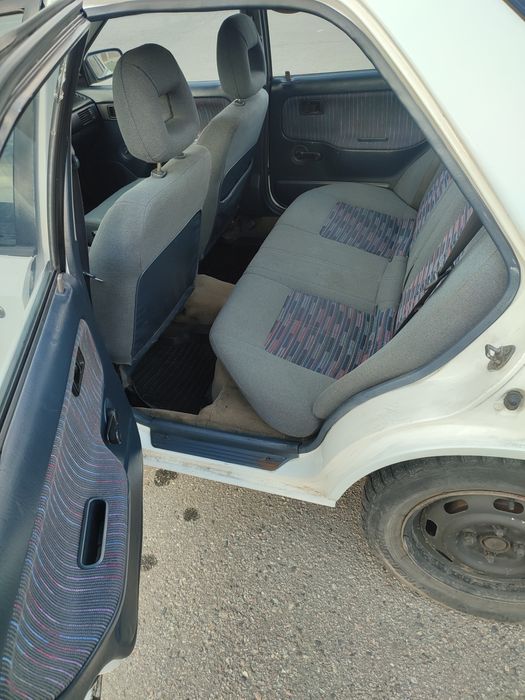 Мазда 323, 1990 год, 1.6, автомат